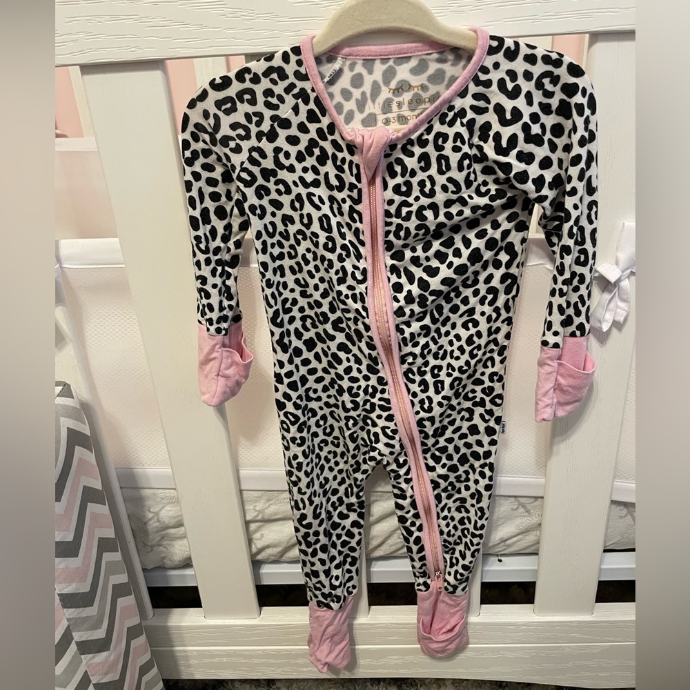 Little sleepies snow leopard Zippie 0-3 months